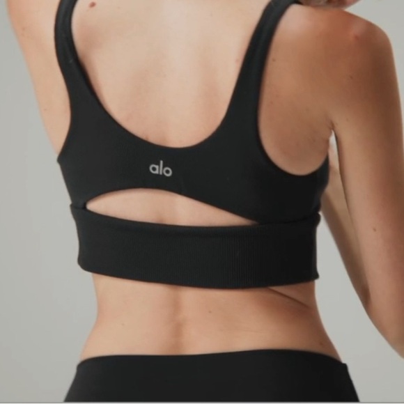 ALO yoga Slit Top in size small - Picture 2 of 6
